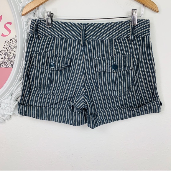 Gap / Blue White Cuffed Shorts - Picture 5 of 8